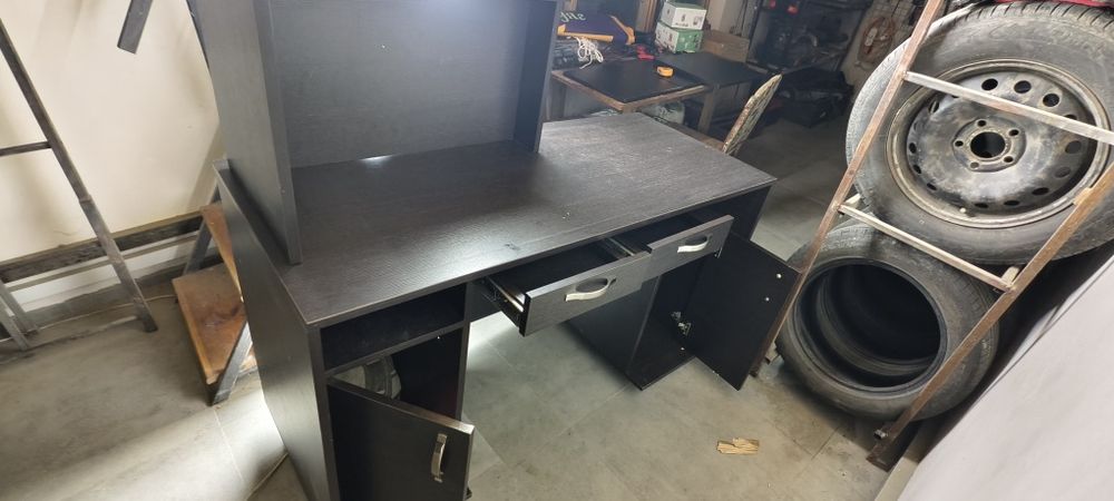 Стелаж вітрина стіл