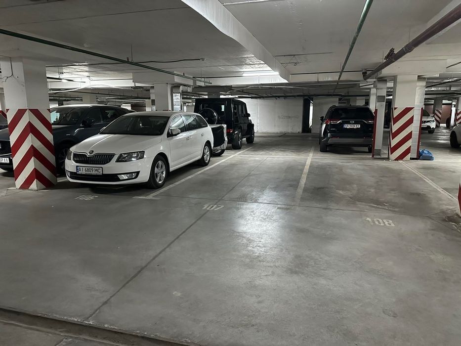 Продам паркувальне місце з електричною зарядкою в ЖК Сонячна Брама