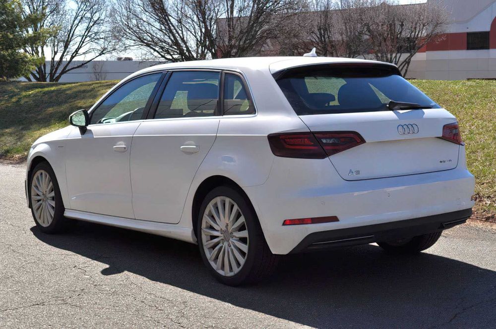 Audi A3  e-tron Premium Plus      2016