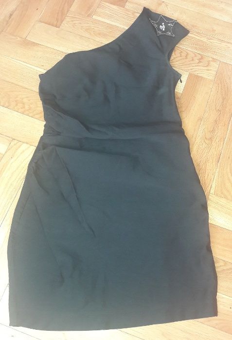 Czarna sukienka na jedno ramie TRF M/L z marszczeniami