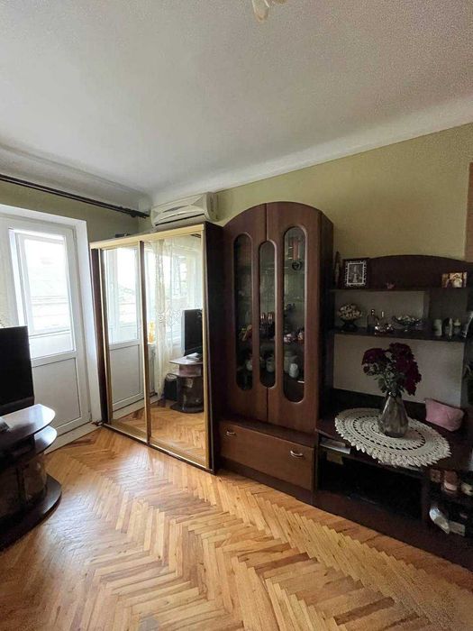 продаж 2-к квартири  вул. Коновальця