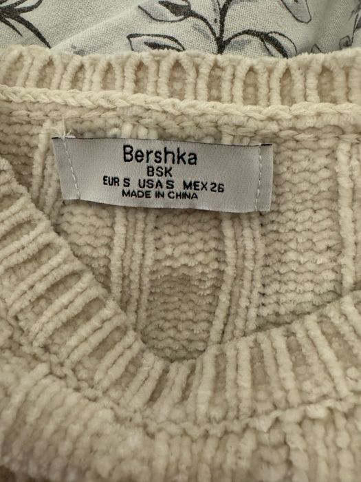 Sweterek Bershka