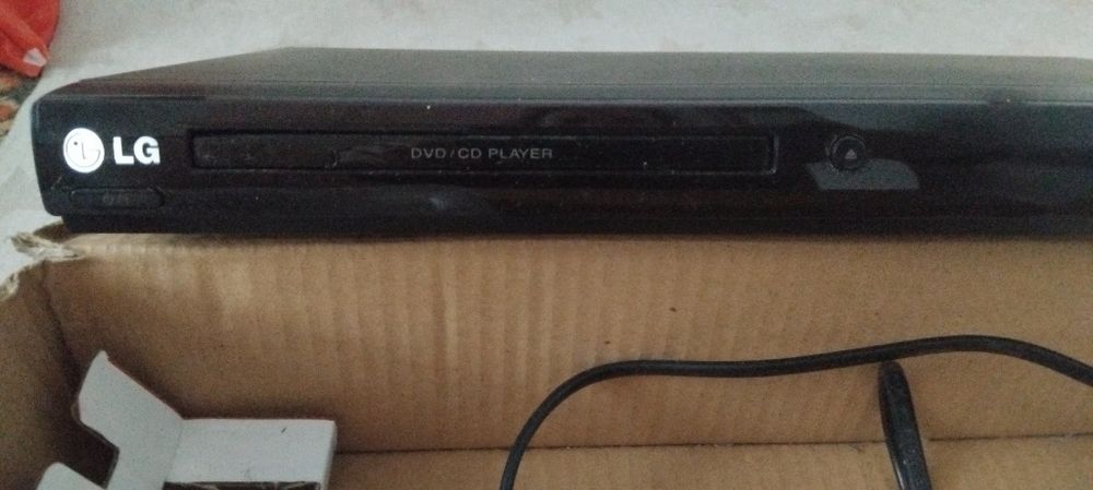 Продам програвач  LG DVD Player DVX  440