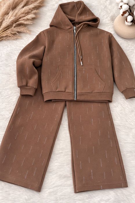 Спортивний костюм на дівчинку зі стразами