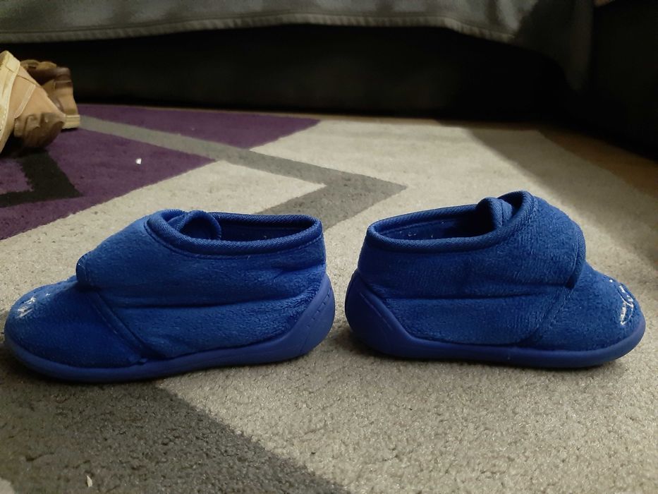 Pantufa dinossauro para menino