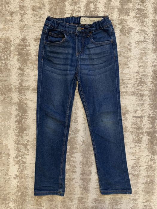 Cienkie elastyczne jeansy slim fit dla chłopca Lupilu rozmiar 128