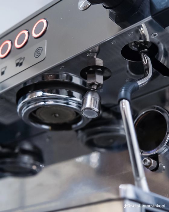 Кавомашина La Marzocco Linea PB 2 Group. Для високого потоку