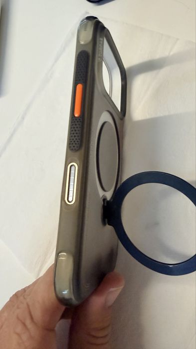 Torras Ostand Q3 Iphone 17 pro
