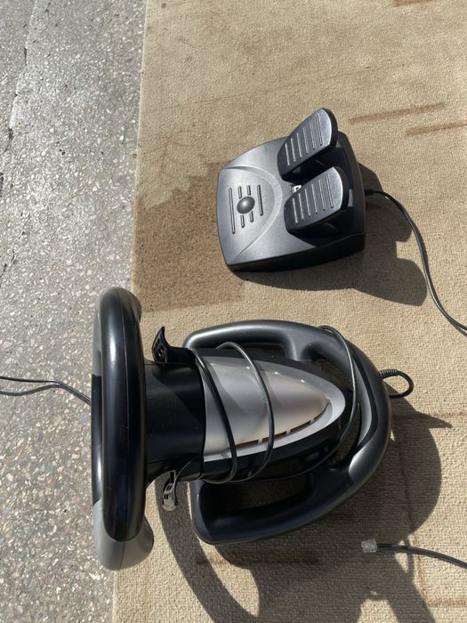 Продам ігровий руль з педалями