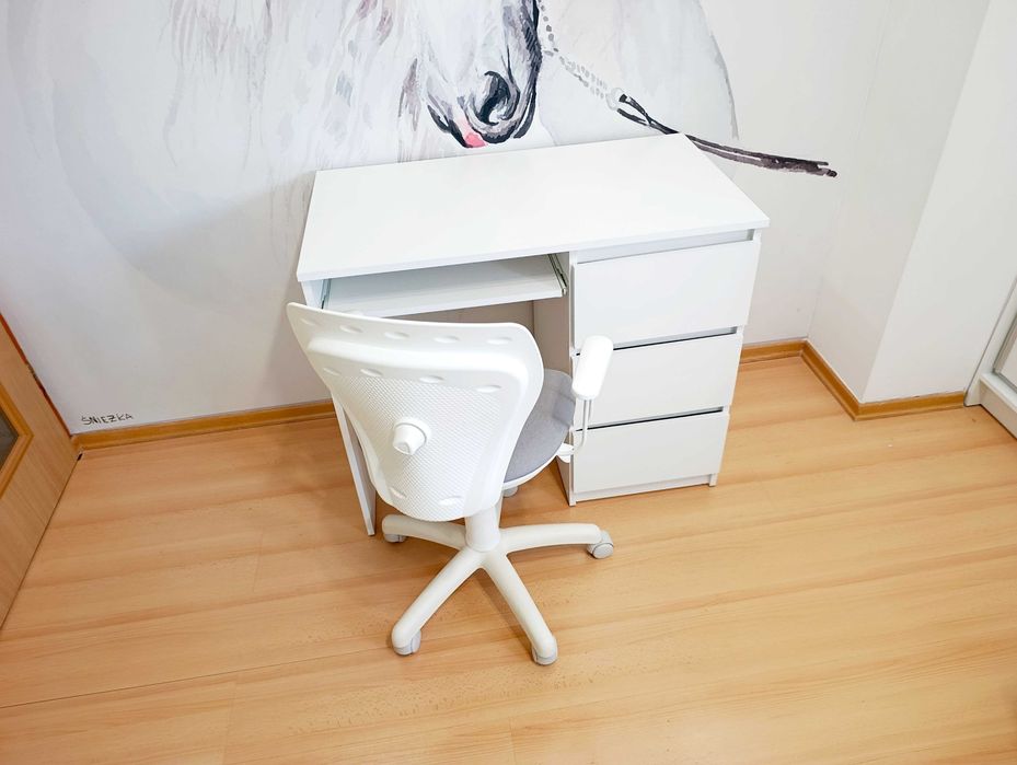 Biurko z fotelem komplet biały