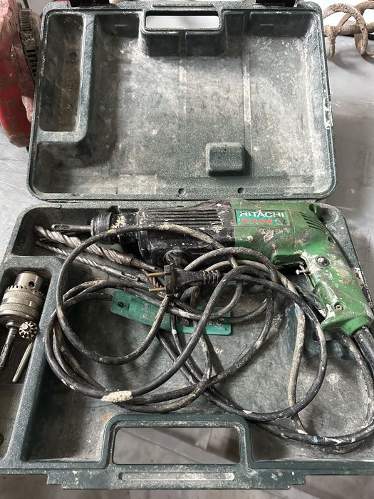 martelo perfurador Hitachi DH 24PB