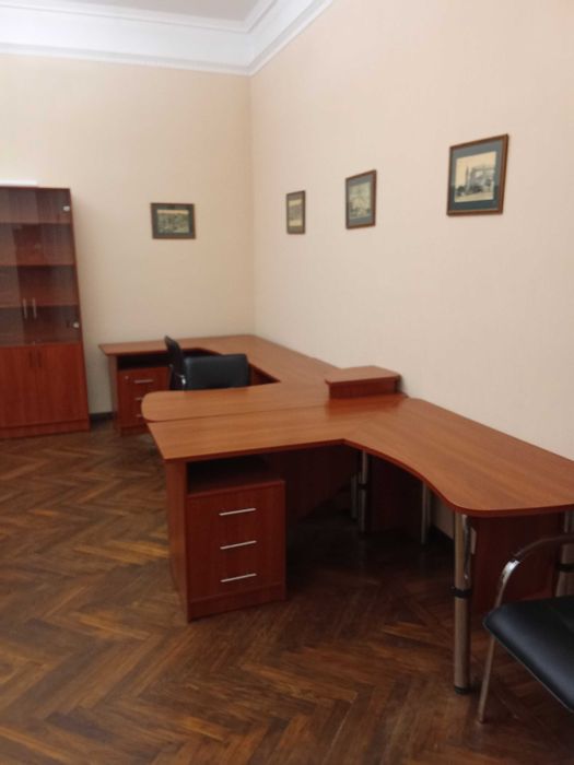 Здаеться оффісне примшщення