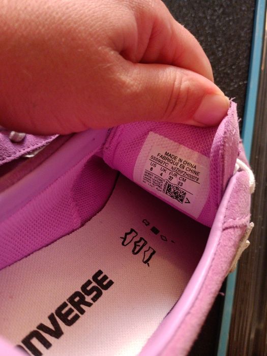 Tênis lilás Converse