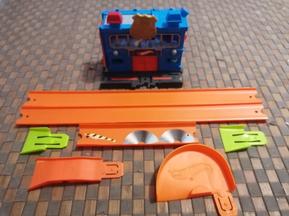 Hot Wheels City Downtown Police Station Breakout Playset