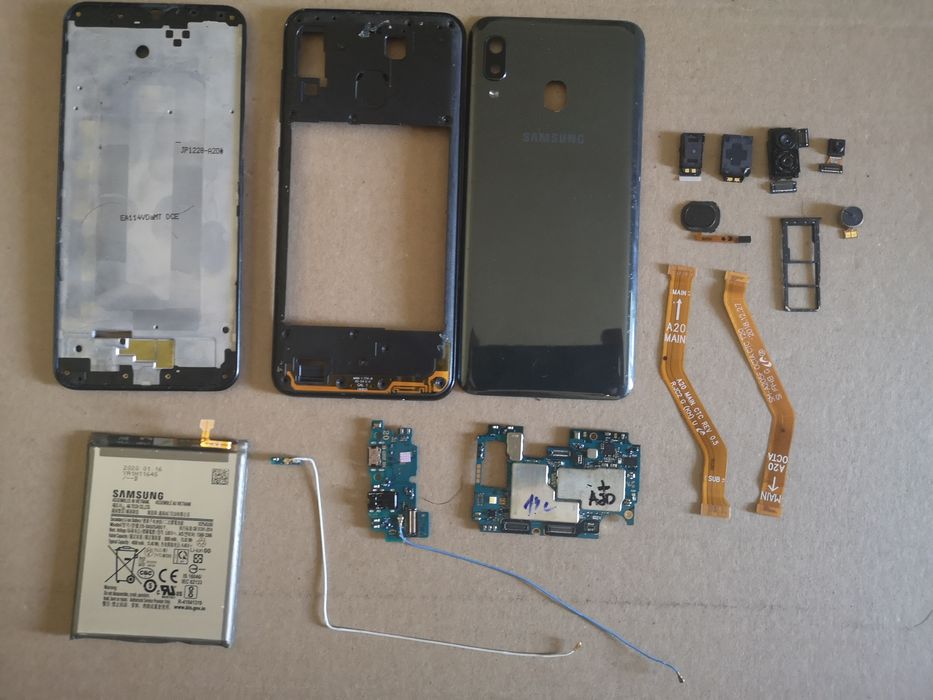SAMSUNG M21 4-64 и Samsung A20 3-33