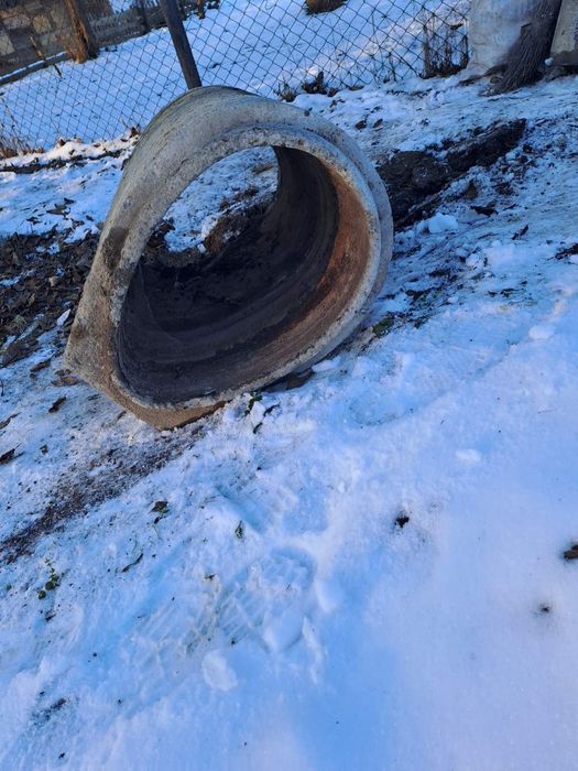 Труба бетонна  давня