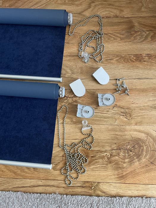 2 rolety granatowe balokonowe, zaciemniajace, 76cm szerokosc. Okazja!