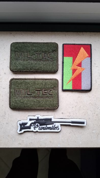 Patches, pins e stickers