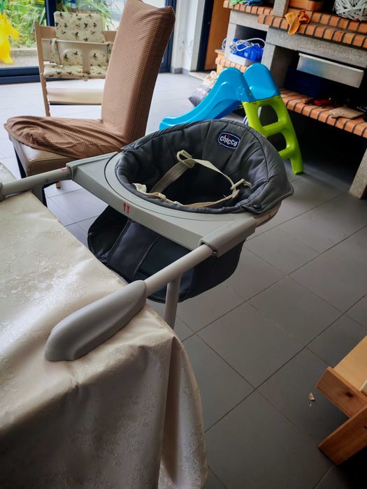 Cadeira de mesa giratória Chicco para bebé