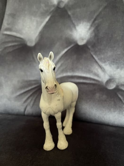 Продам фигурку лошади Schleich