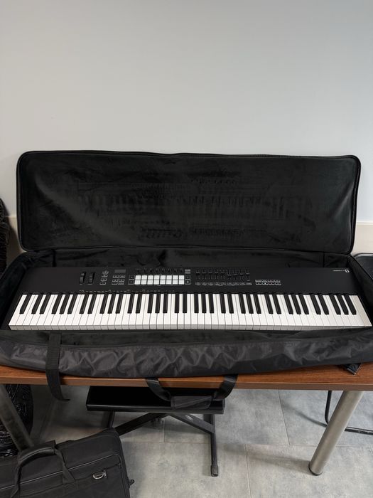 Novation launchkey 88 klawiatura sterująca midi keyboard 88 klawiszy