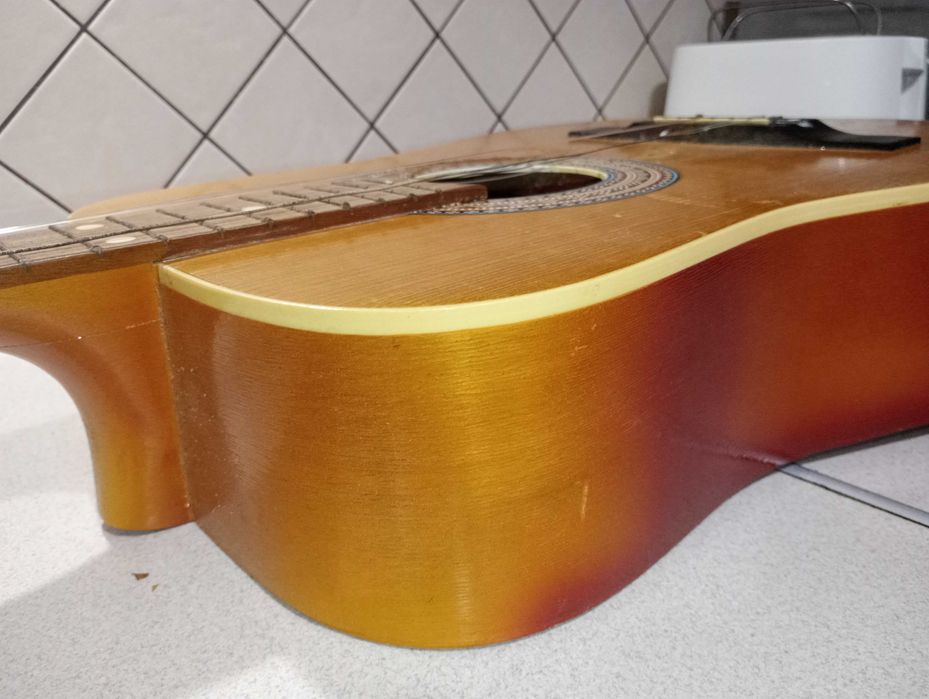 Gitara akustyczna z futerałem