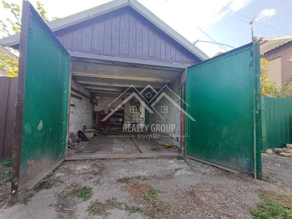 Продаж будинку в с. Вільне з меблями, технікою, басейном та гаражем .
