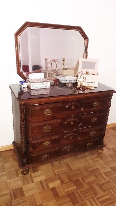 Cómoda em bom estado