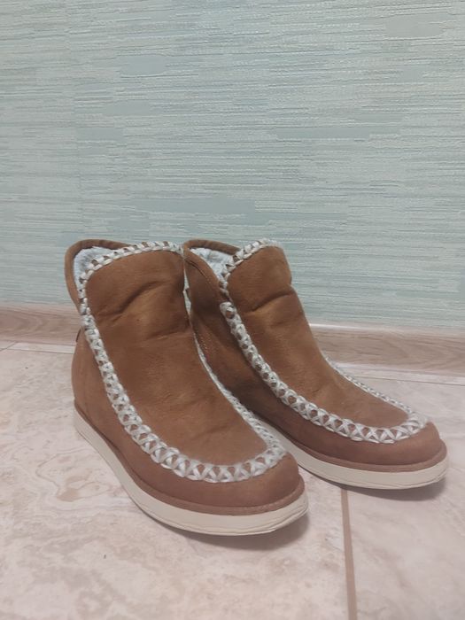 Продам жіночі зимові ботинки Wrangler(uggs)