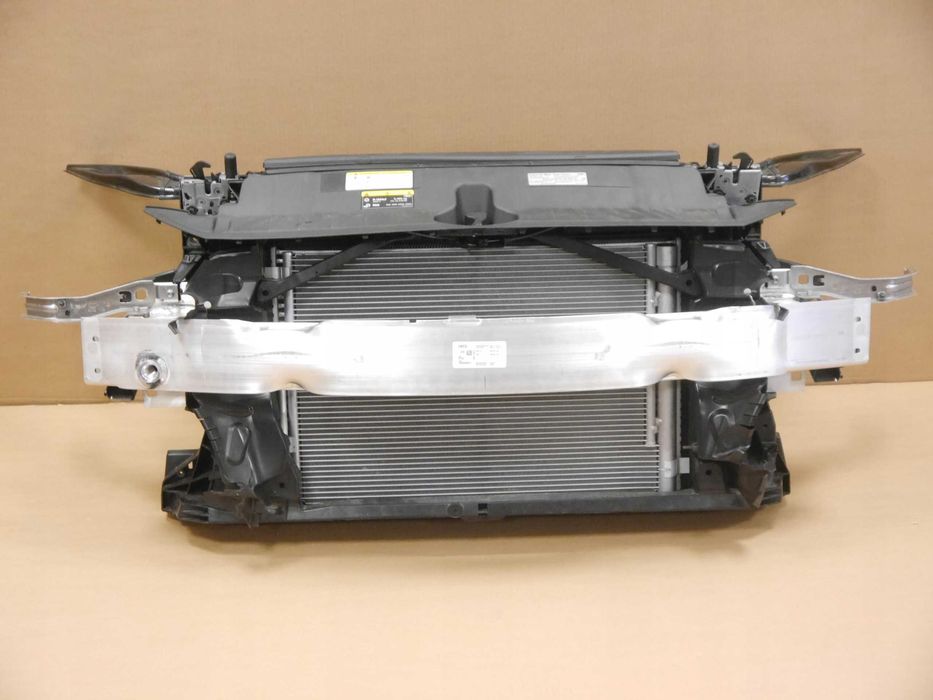 AUDI TT 8S Передня панель телевізор