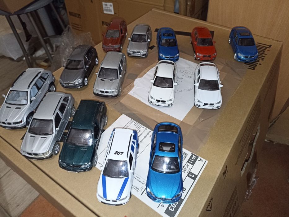 16 modeli samochodów typu SUV od BMW czyli  modele X5 i X6