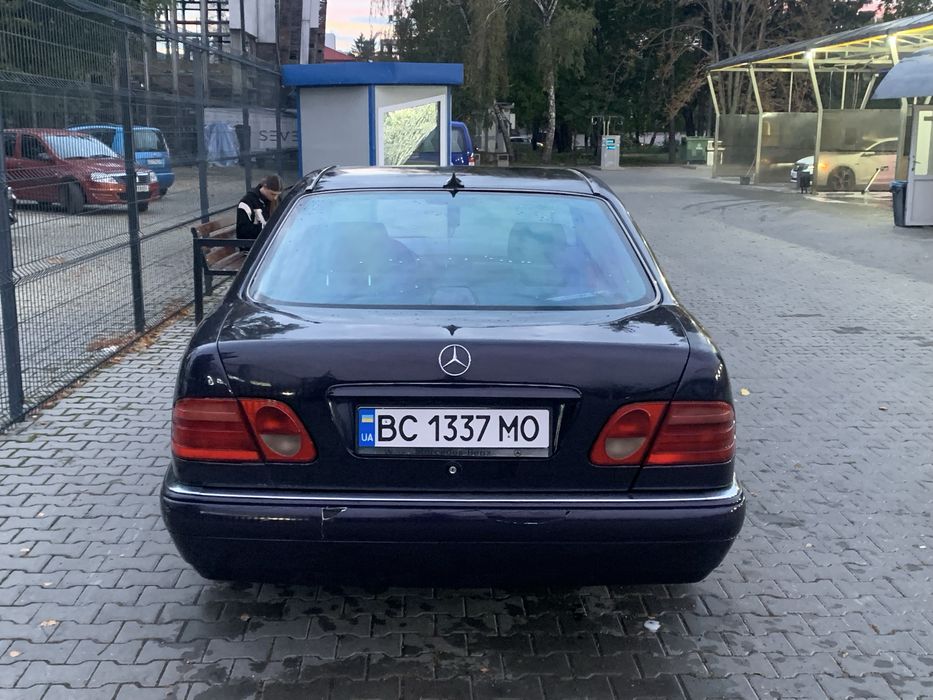 Mercedes-Benz e230