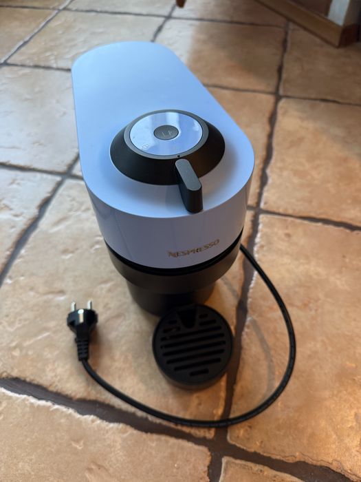 Кавоварка капсульна Nespresso Vertuo Pop