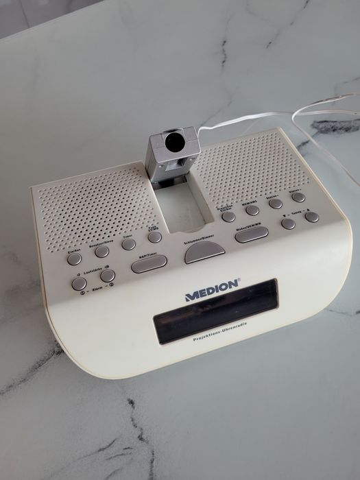 Radio firmy Medion, z projektorem