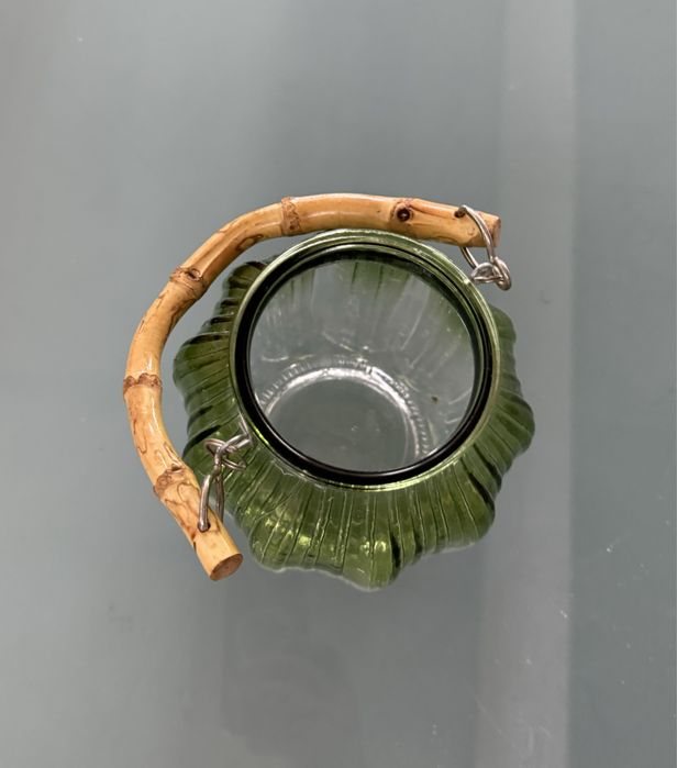 Pewueno jarrinho decorativo em vidro muito bonito