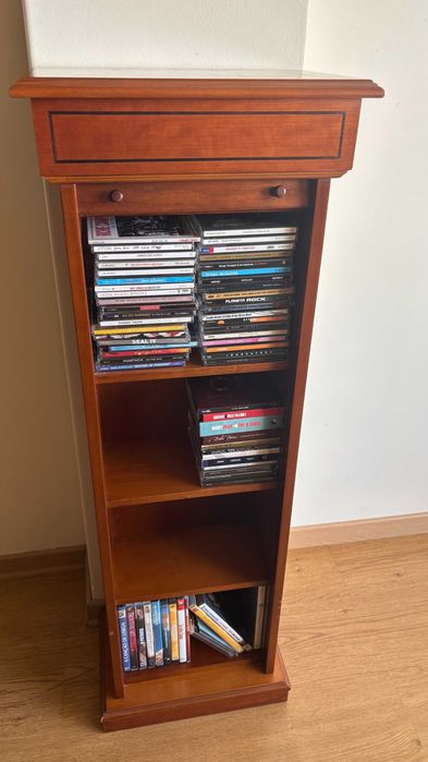 Móvel de CD e DVD em cerejeira
