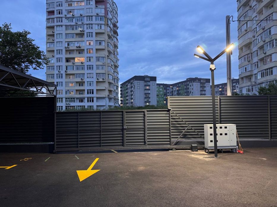 Оренда паркомісця з відеонаглядом та навісом