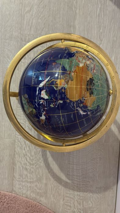 Globus Gemstone z kamieni szlachetnych