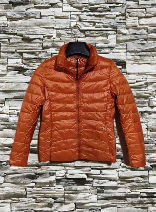 Демісезонна куртка з легким утепленням нова