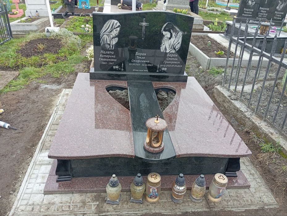 Гранітні пам'ятники