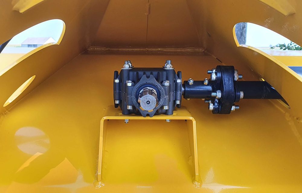 Zamiatarka na tylni TUZ z napędem na wałek WOM 1,2m