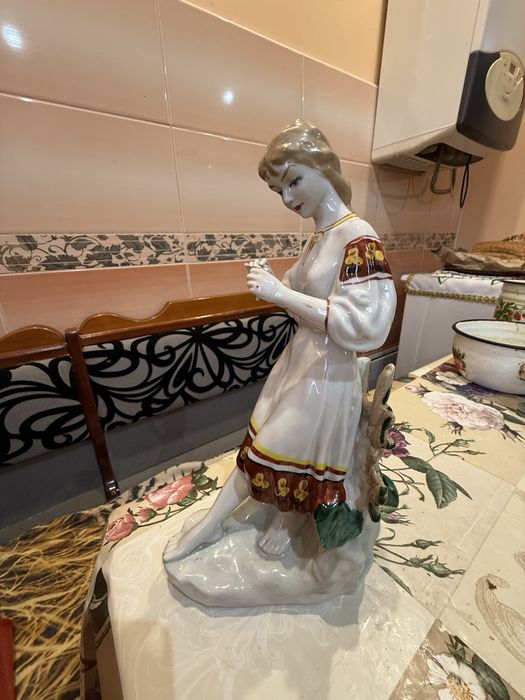 Статуетка фарфор любить не любить