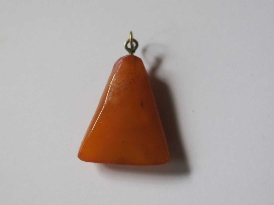 Stary wisiorek bursztyn PRL