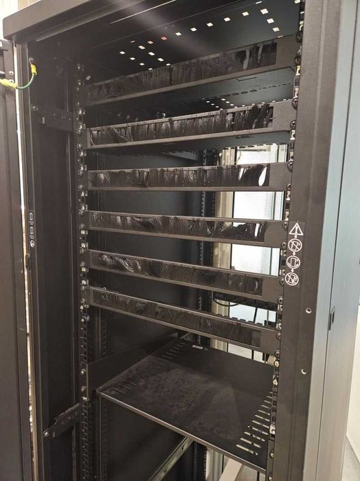 BAIXA DE PREÇO! Bastidor APC Schneider + UPS Switch D-Link Huawei Cloud Engine + Cabos