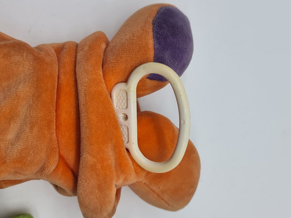 Boneco de peluche com suporte suspenso para bebé
