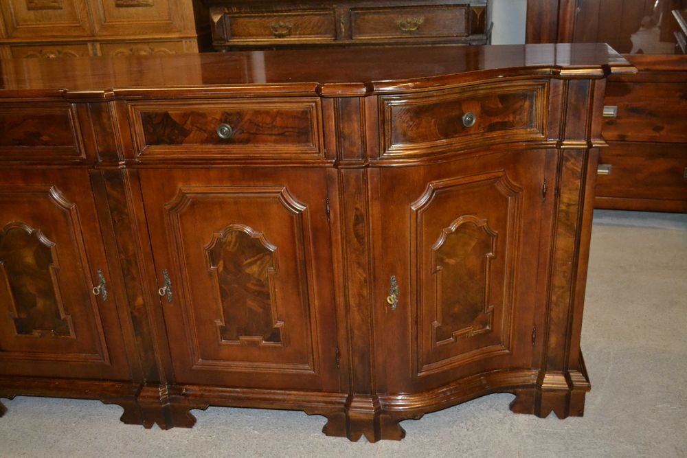 komoda włoska .orzech .238 cm.