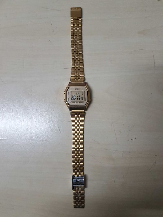 Zegarek nareczny Casio LA680WE ILLUMINATOR 3284 maly damski meski unisex modul 3284 zgrabny podswietlenie kolor zloty