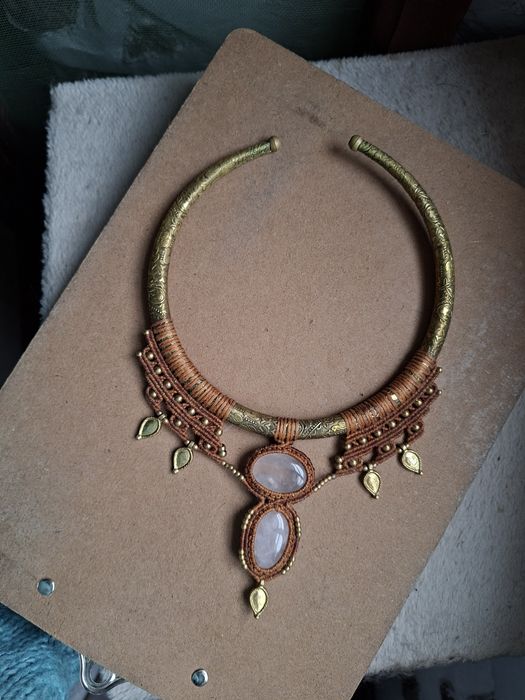 Gargantilha macramé