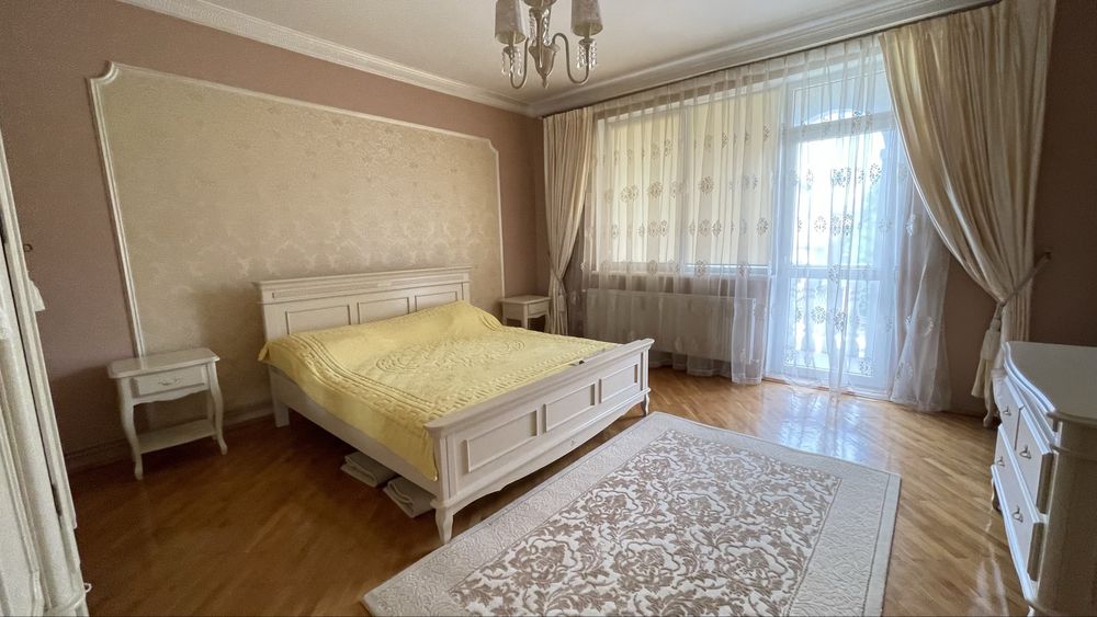 Продається просторий будинок