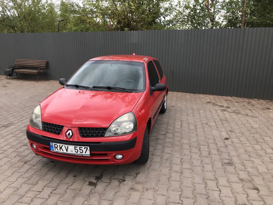 Renault Clio 2 1.2 бензин 8V Машина под разбор или для военных.